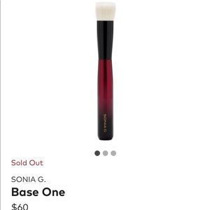 Sonia G makeup brush base one